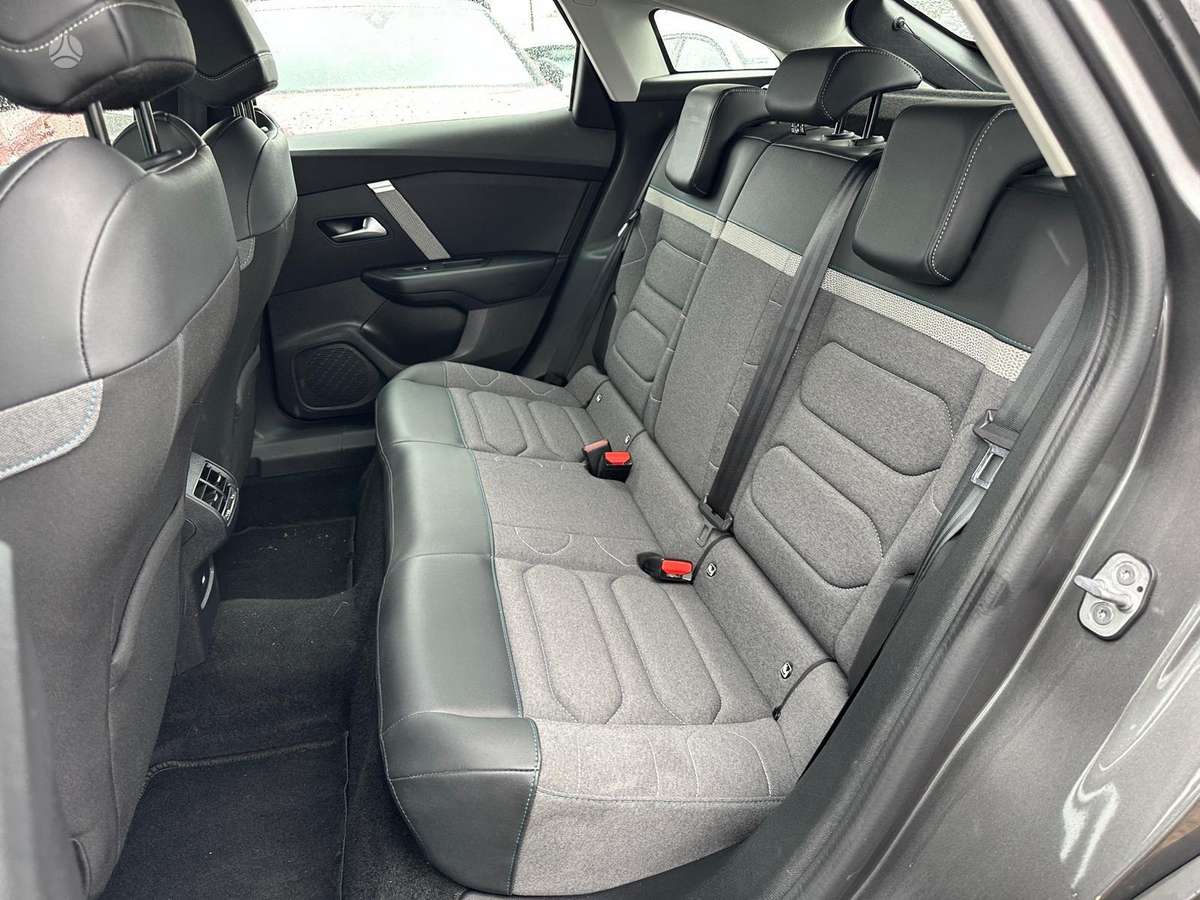 Citroen C4, 1.2 l., hatchback