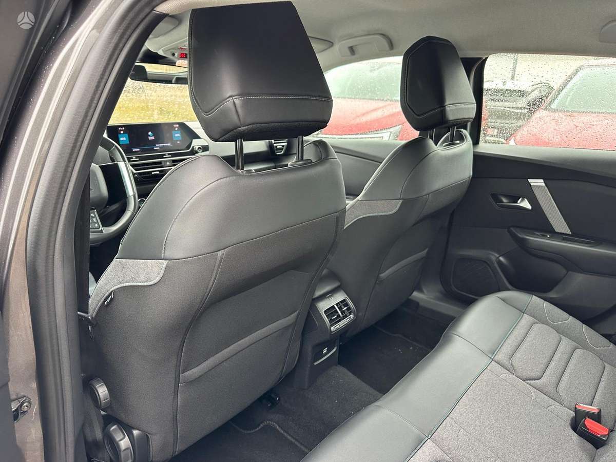 Citroen C4, 1.2 l., hatchback