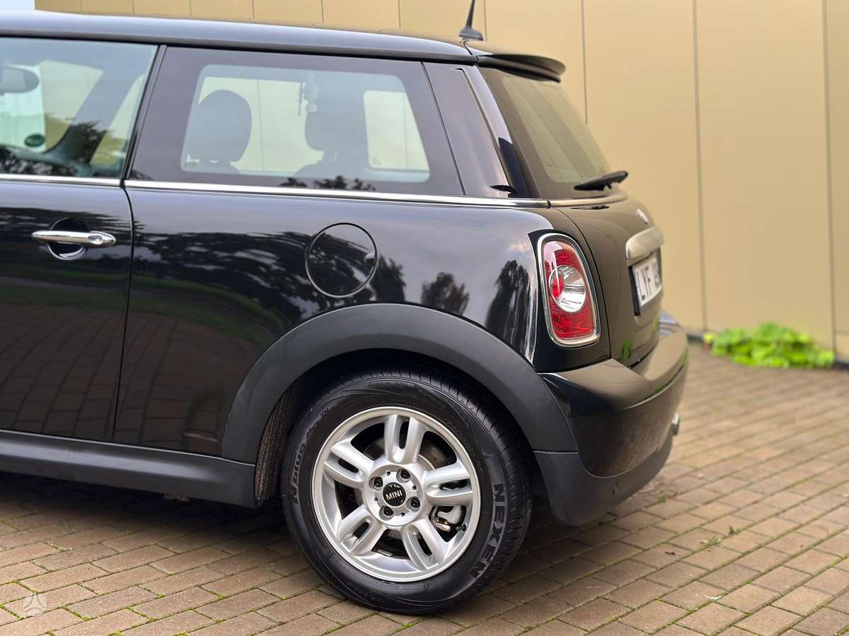 Mini Cooper, 1.6 l., hatchback