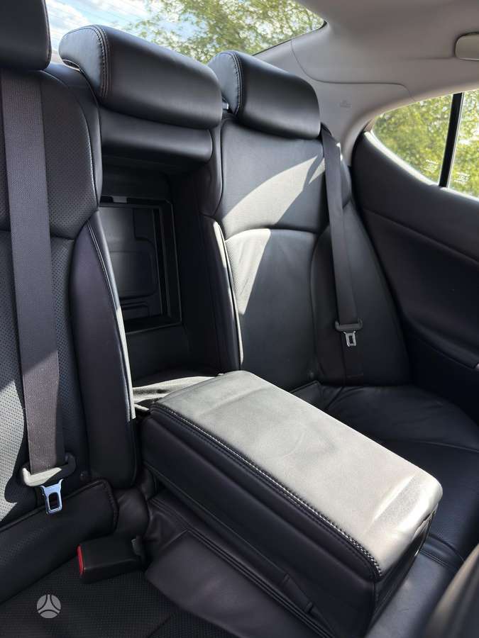 Lexus IS 220, 2.2 l., Седан