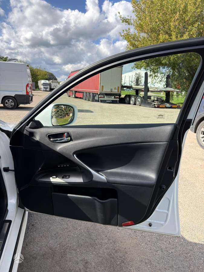 Lexus IS 220, 2.2 l., Седан