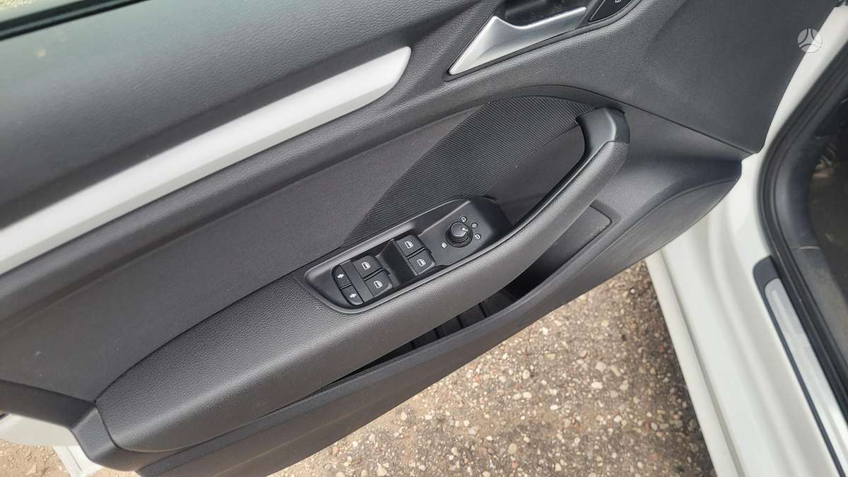 Audi A3, 1.6 l., sedanas