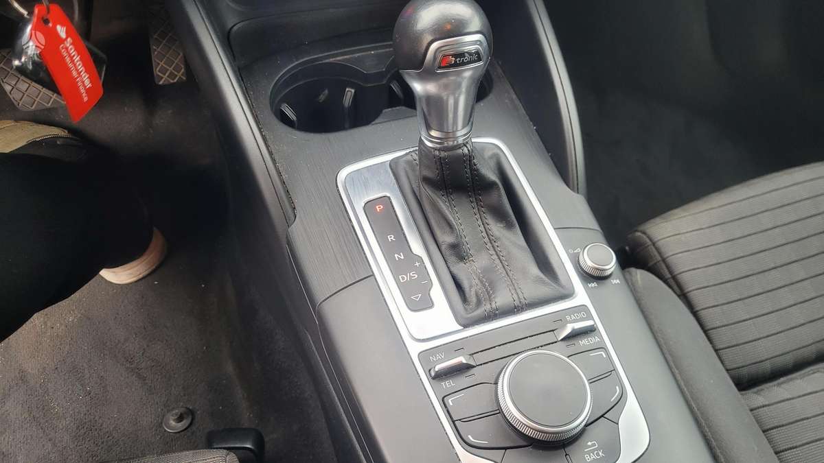 Audi A3, 1.6 l., sedanas