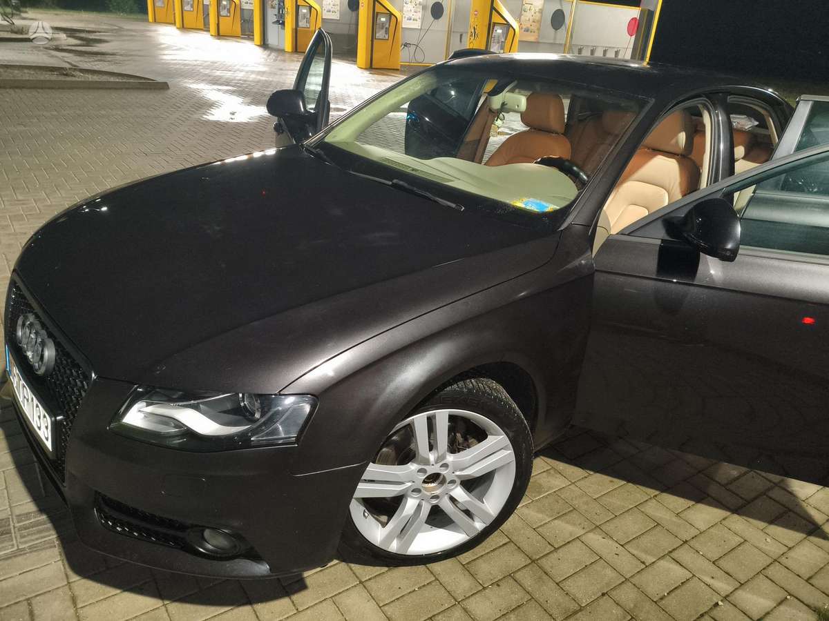 Audi A4, 2.0 l., Седан