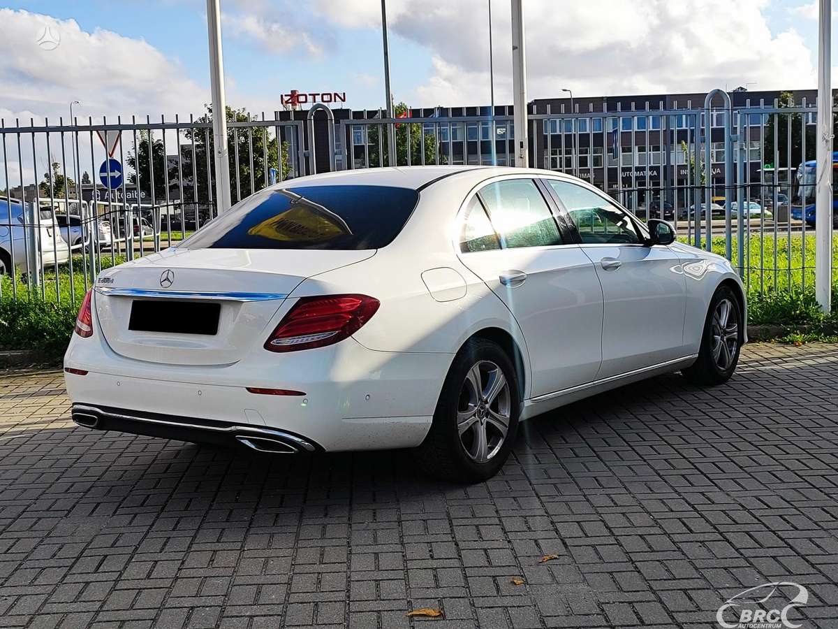 Mercedes-Benz E200, 2.0 l., Седан