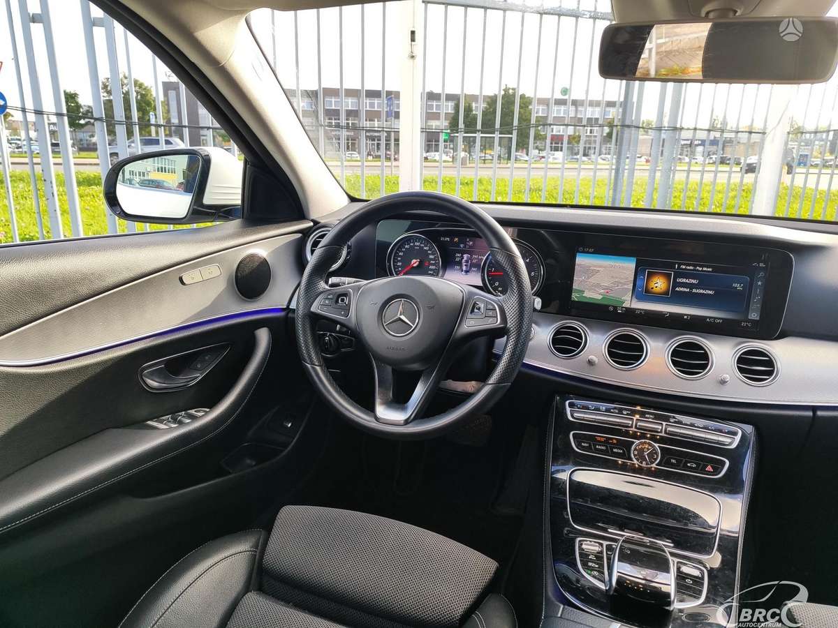 Mercedes-Benz E200, 2.0 l., Седан