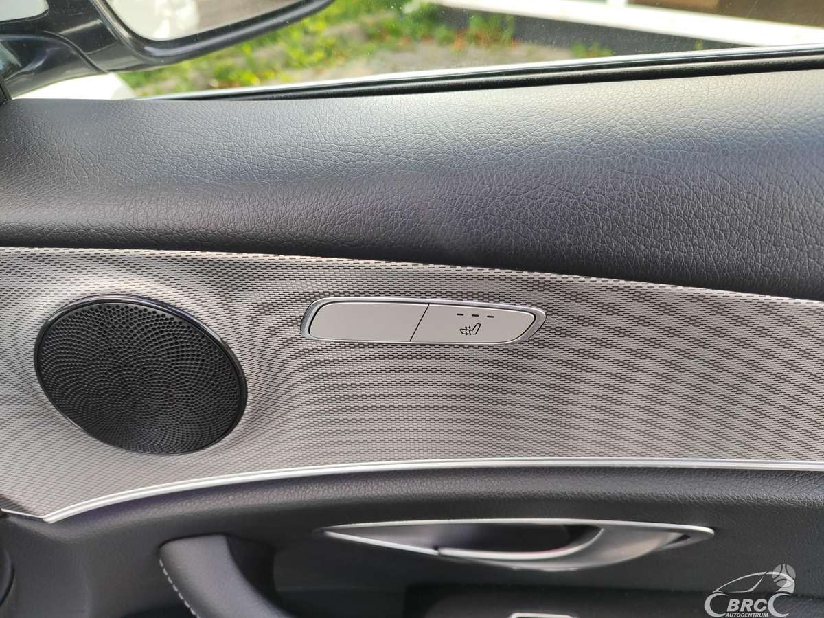 Mercedes-Benz E200, 2.0 l., Седан