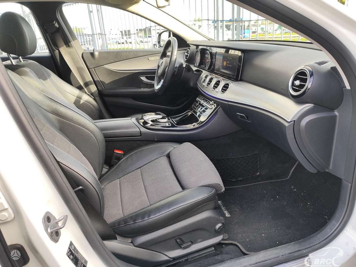 Mercedes-Benz E200, 2.0 l., Седан