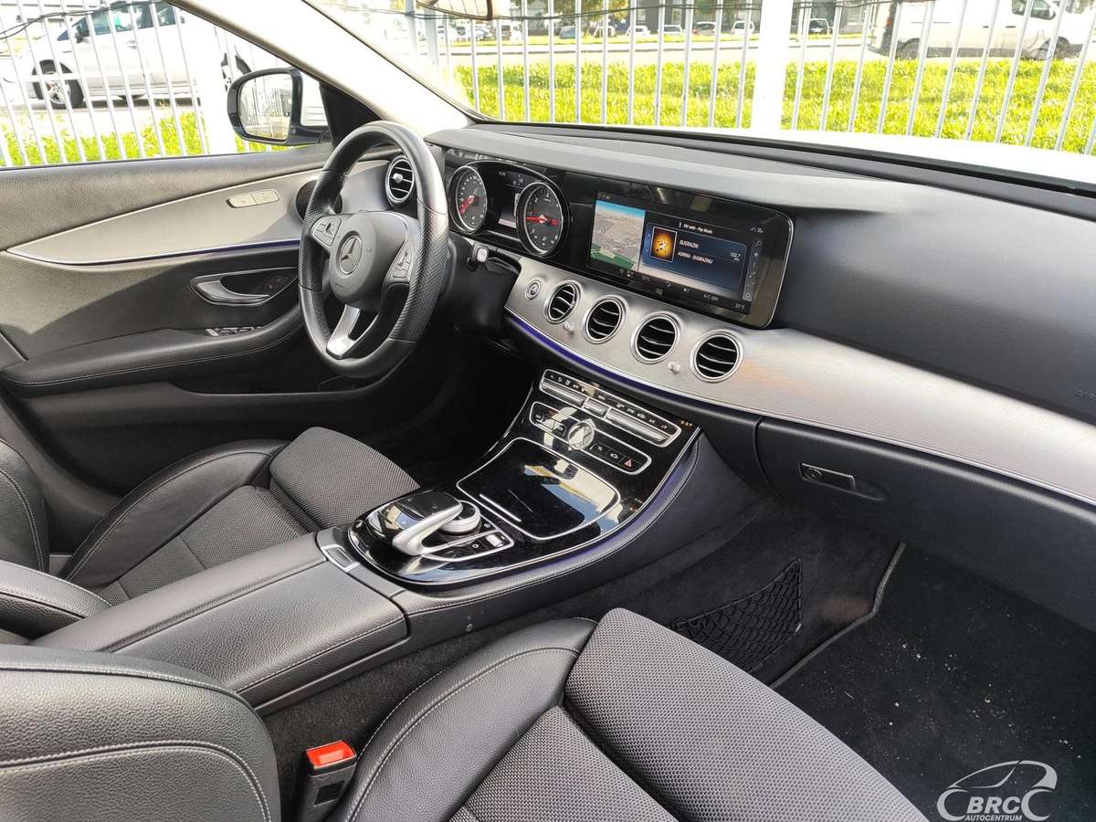 Mercedes-Benz E200, 2.0 l., Седан