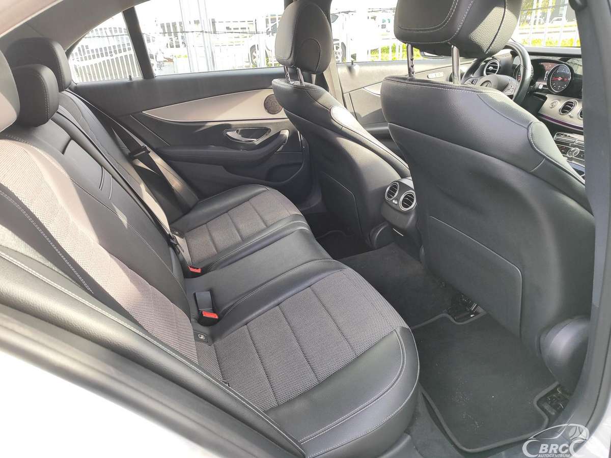 Mercedes-Benz E200, 2.0 l., Седан