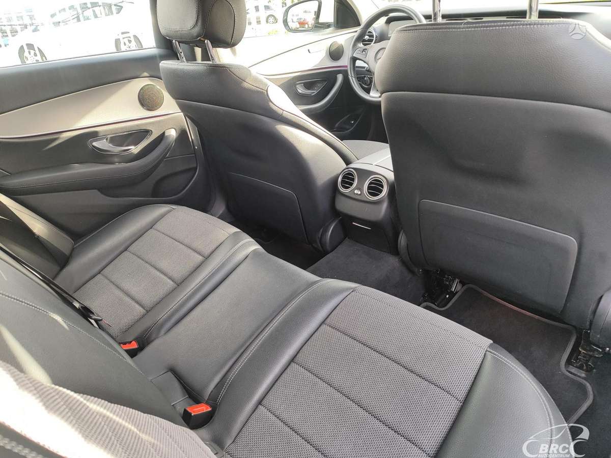 Mercedes-Benz E200, 2.0 l., Седан