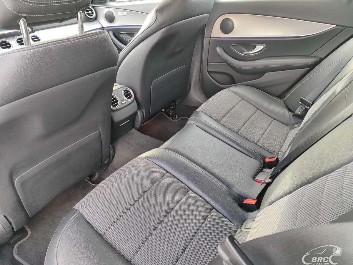 Mercedes-Benz E200, 2.0 l., Седан