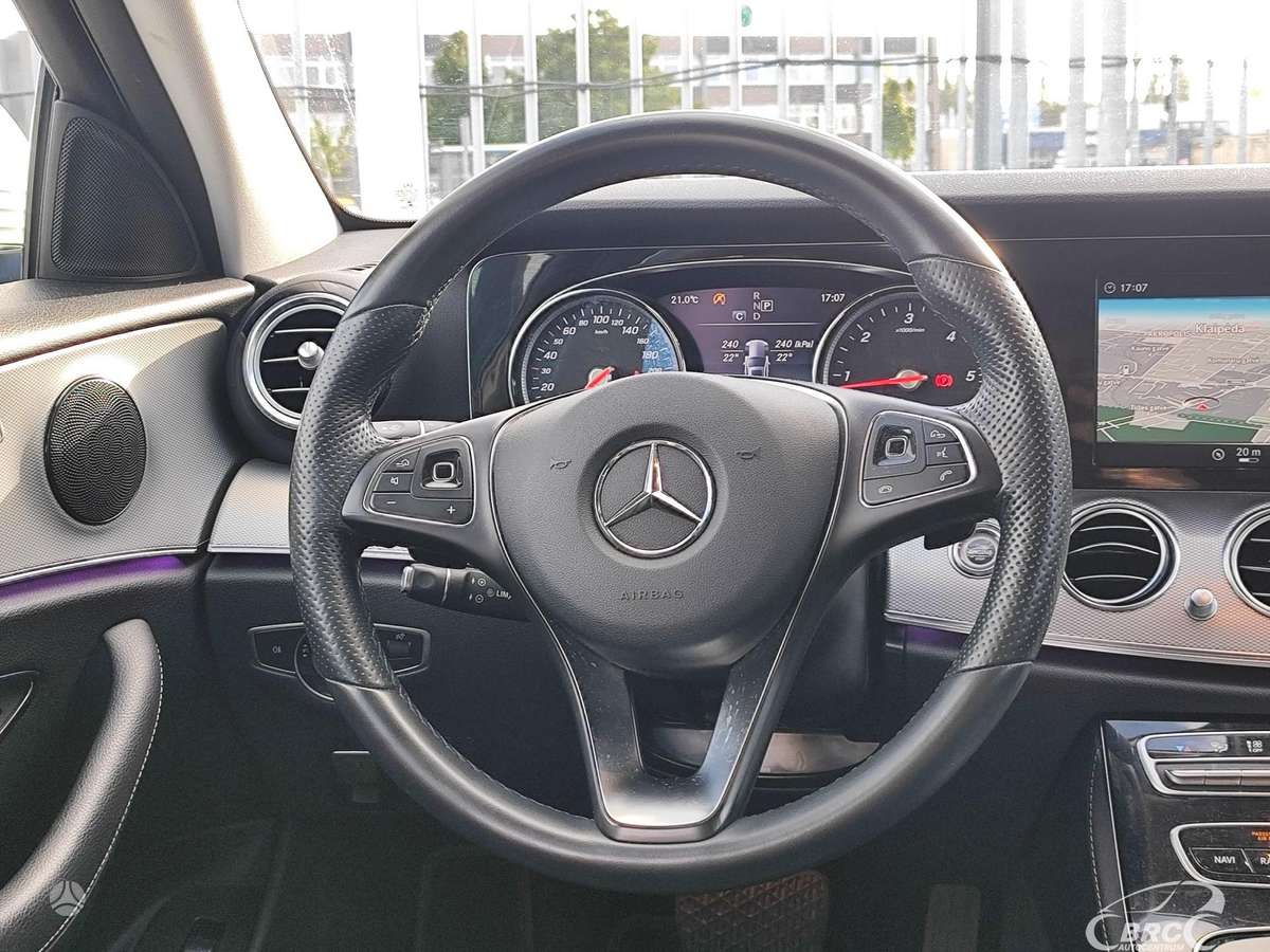 Mercedes-Benz E200, 2.0 l., Седан
