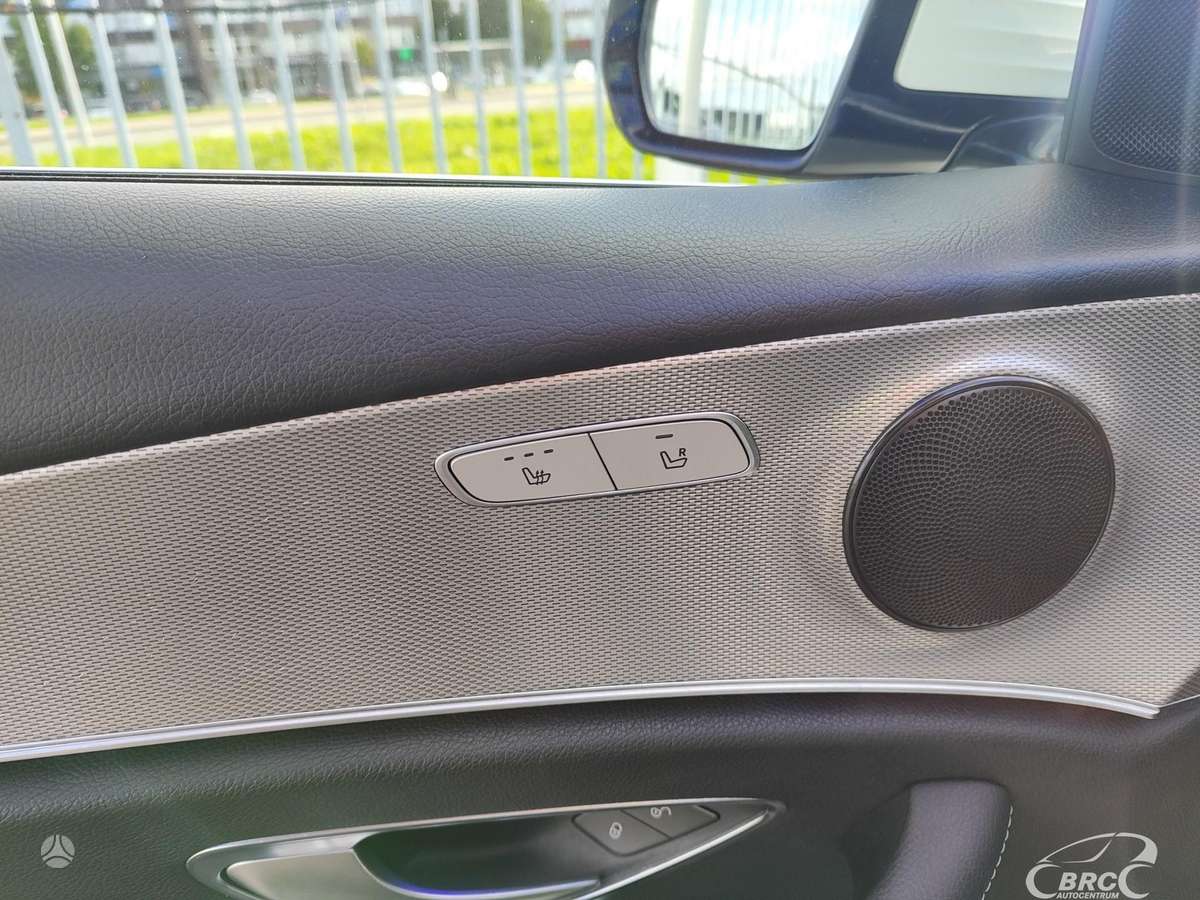 Mercedes-Benz E200, 2.0 l., Седан