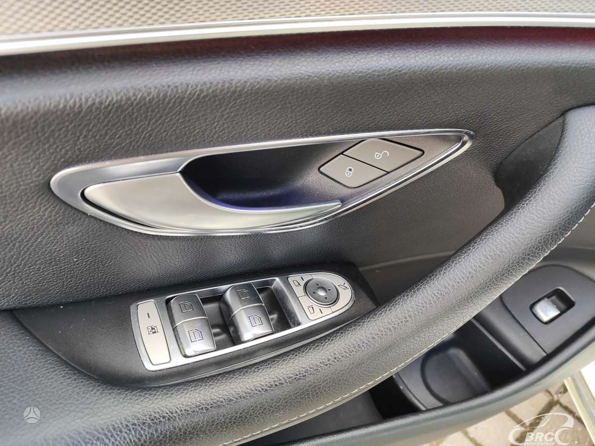 Mercedes-Benz E200, 2.0 l., Седан