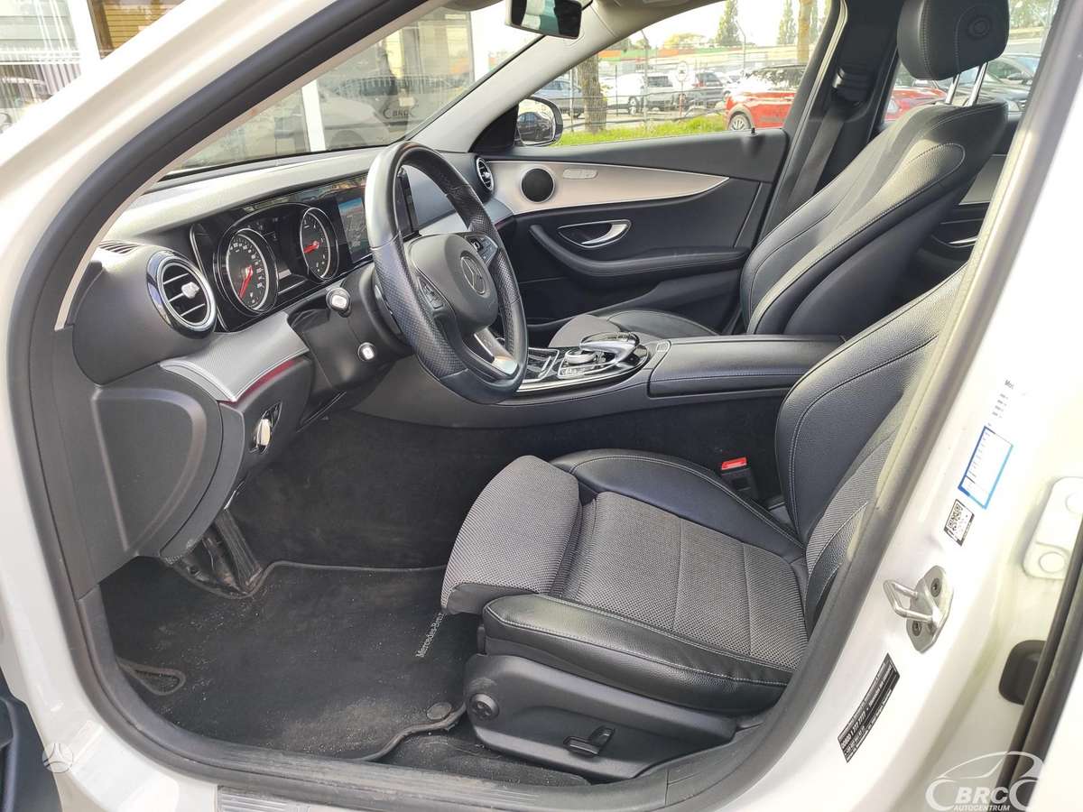 Mercedes-Benz E200, 2.0 l., Седан