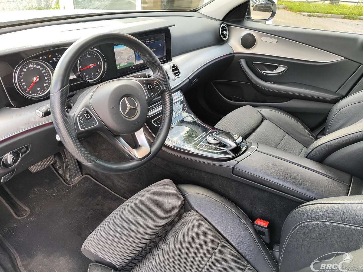 Mercedes-Benz E200, 2.0 l., Седан
