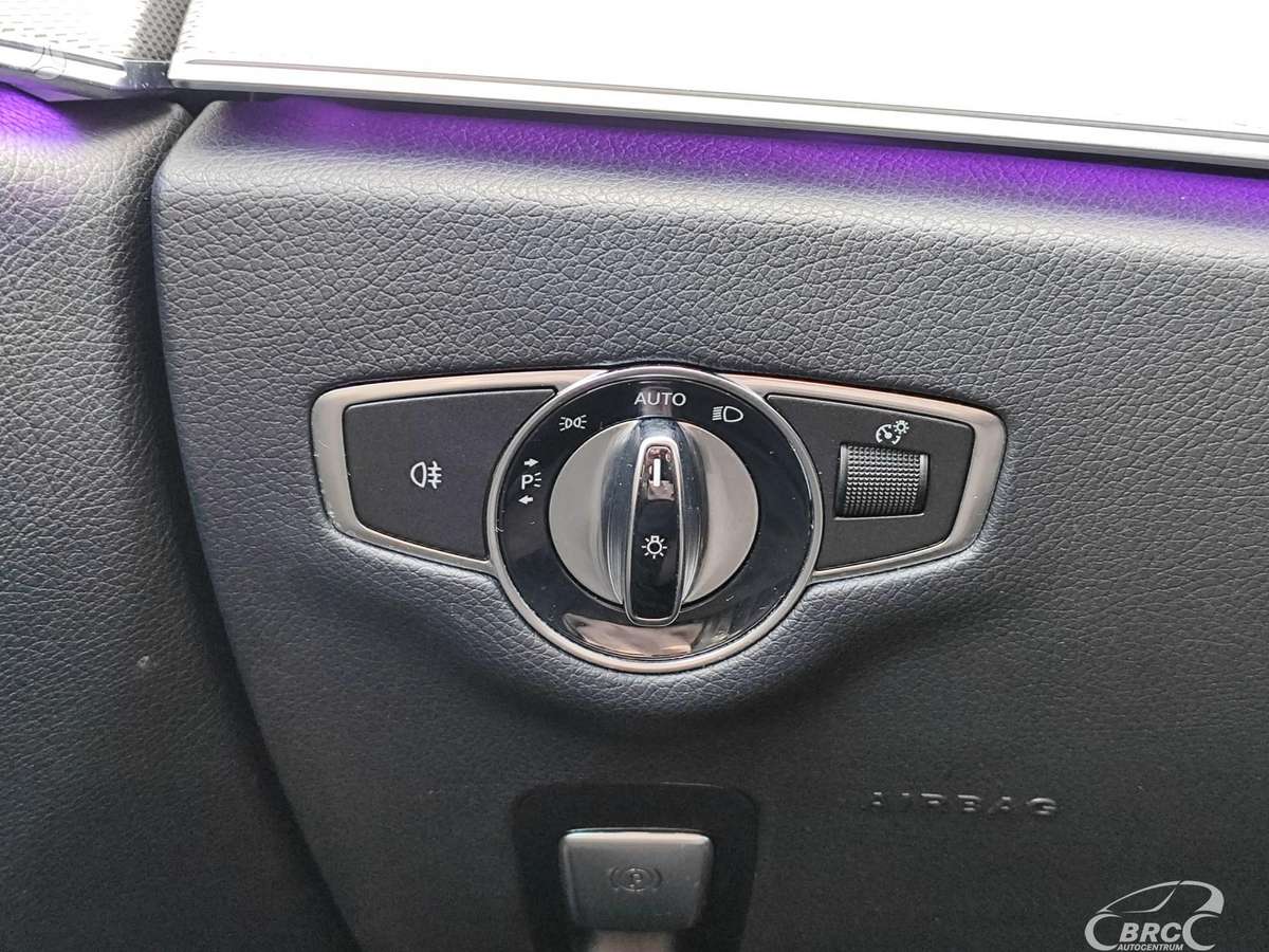 Mercedes-Benz E200, 2.0 l., Седан