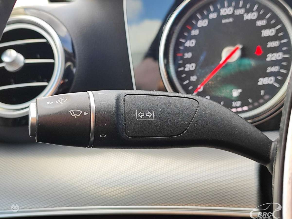 Mercedes-Benz E200, 2.0 l., Седан