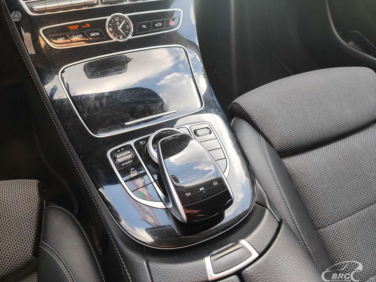 Mercedes-Benz E200, 2.0 l., Седан