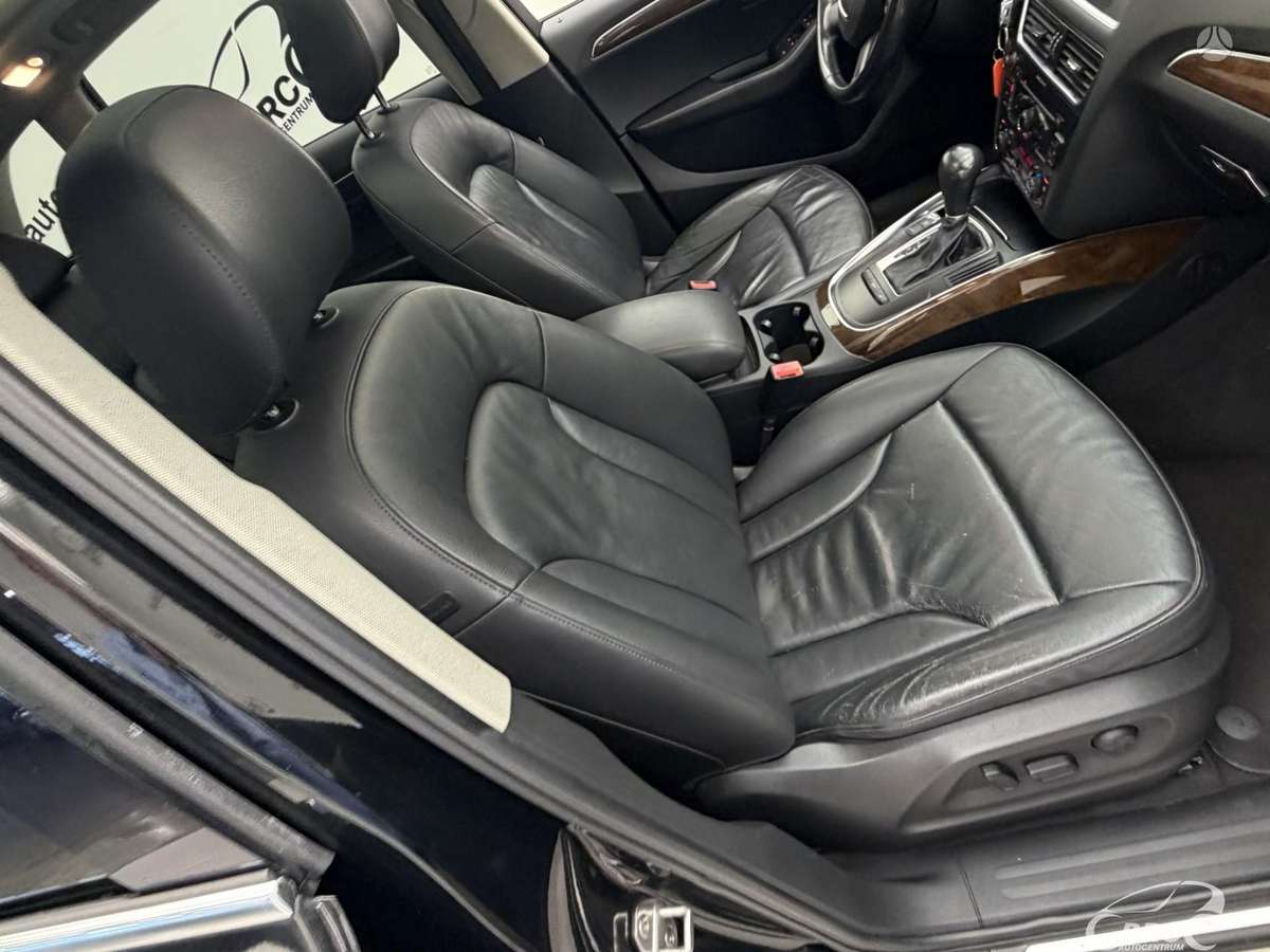 Audi Q5, 3.2 l., off-road / crossover