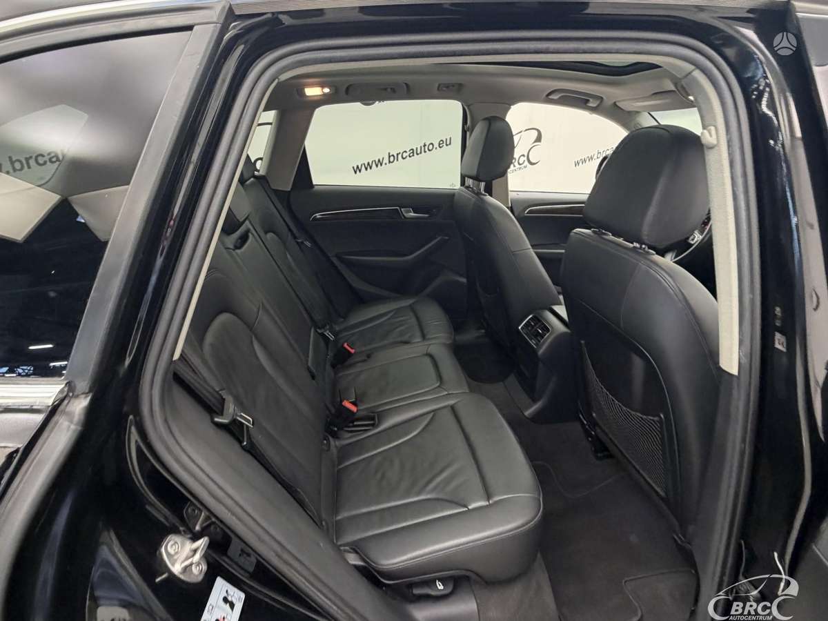 Audi Q5, 3.2 l., off-road / crossover