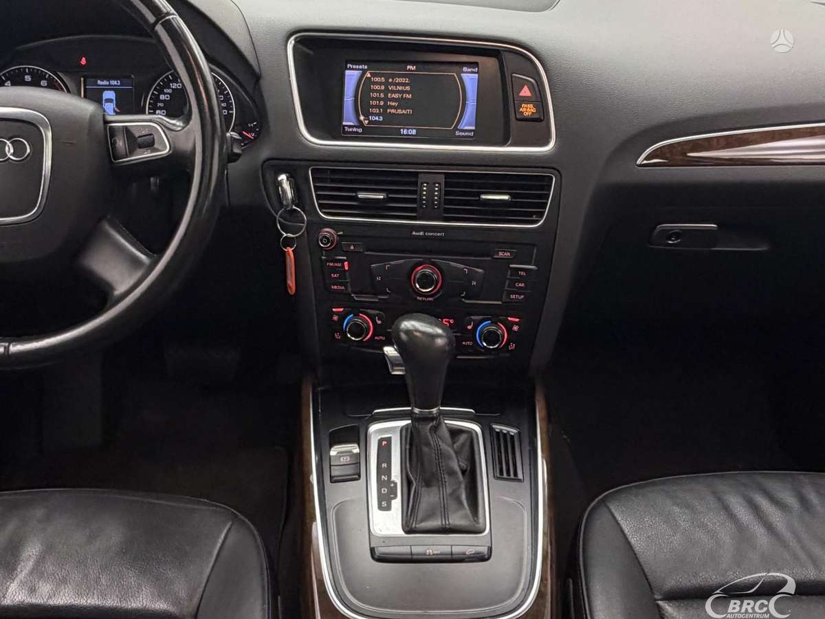 Audi Q5, 3.2 l., off-road / crossover