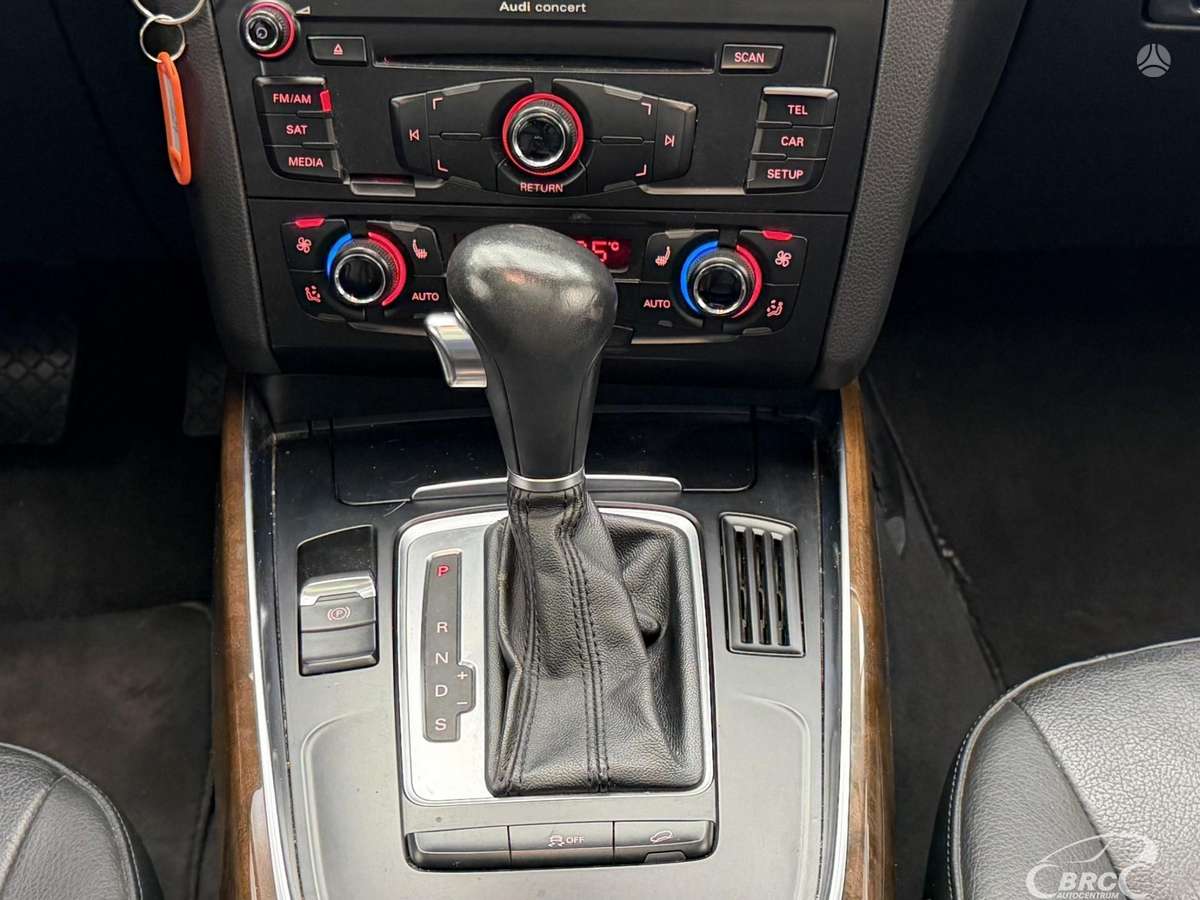Audi Q5, 3.2 l., off-road / crossover