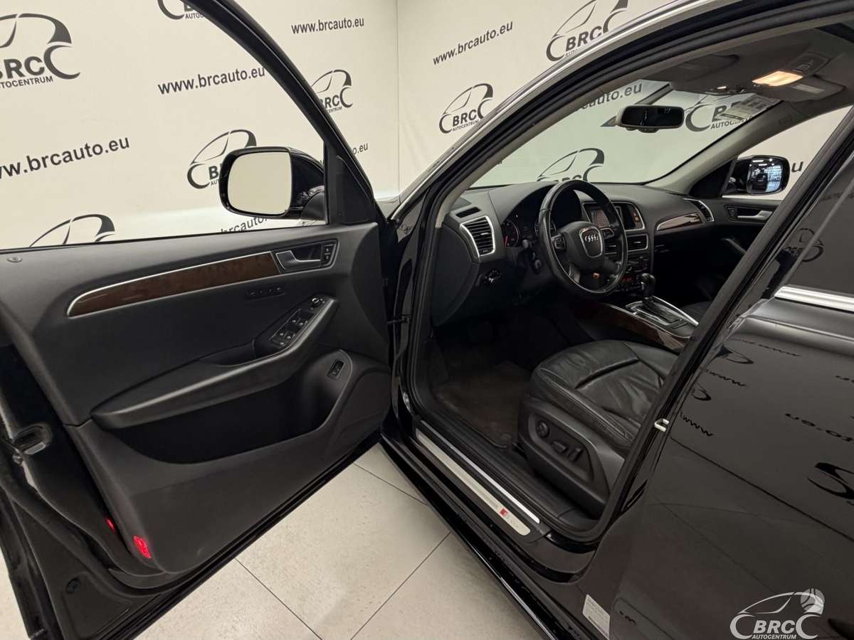 Audi Q5, 3.2 l., off-road / crossover