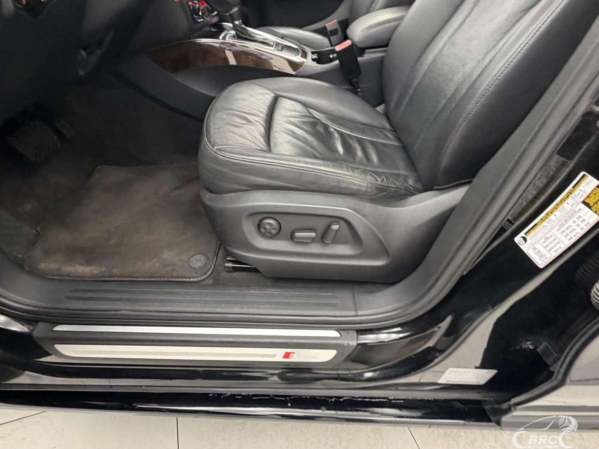 Audi Q5, 3.2 l., off-road / crossover