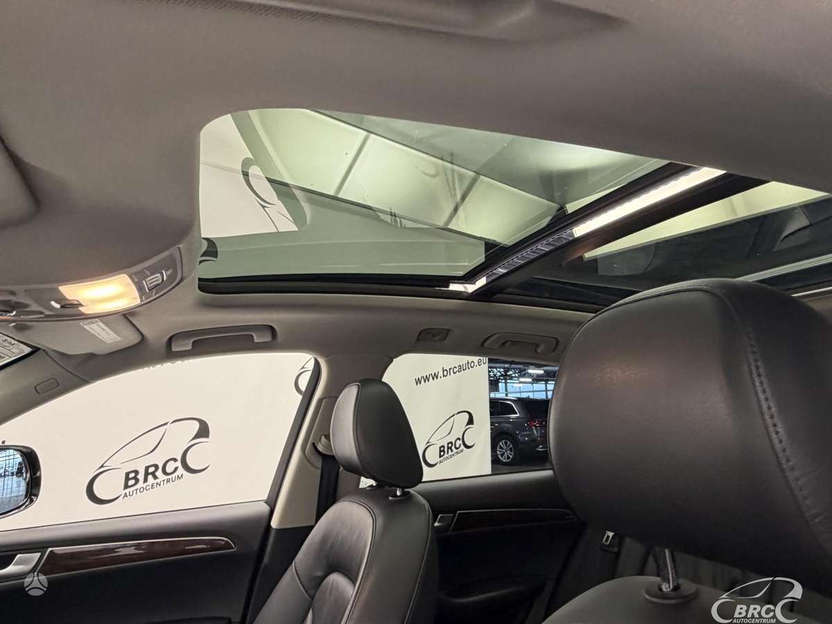 Audi Q5, 3.2 l., off-road / crossover