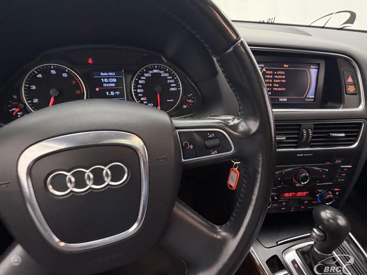 Audi Q5, 3.2 l., off-road / crossover