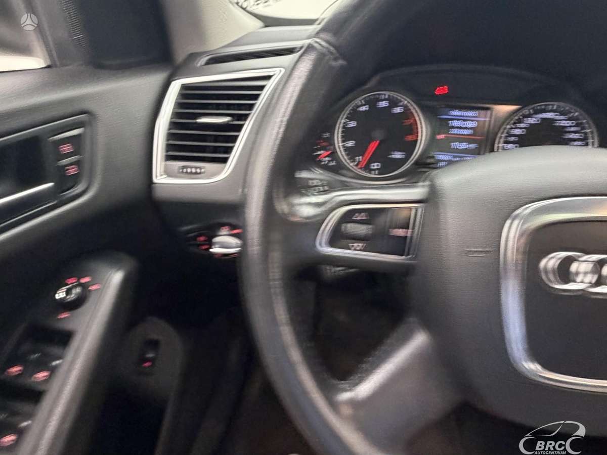 Audi Q5, 3.2 l., off-road / crossover
