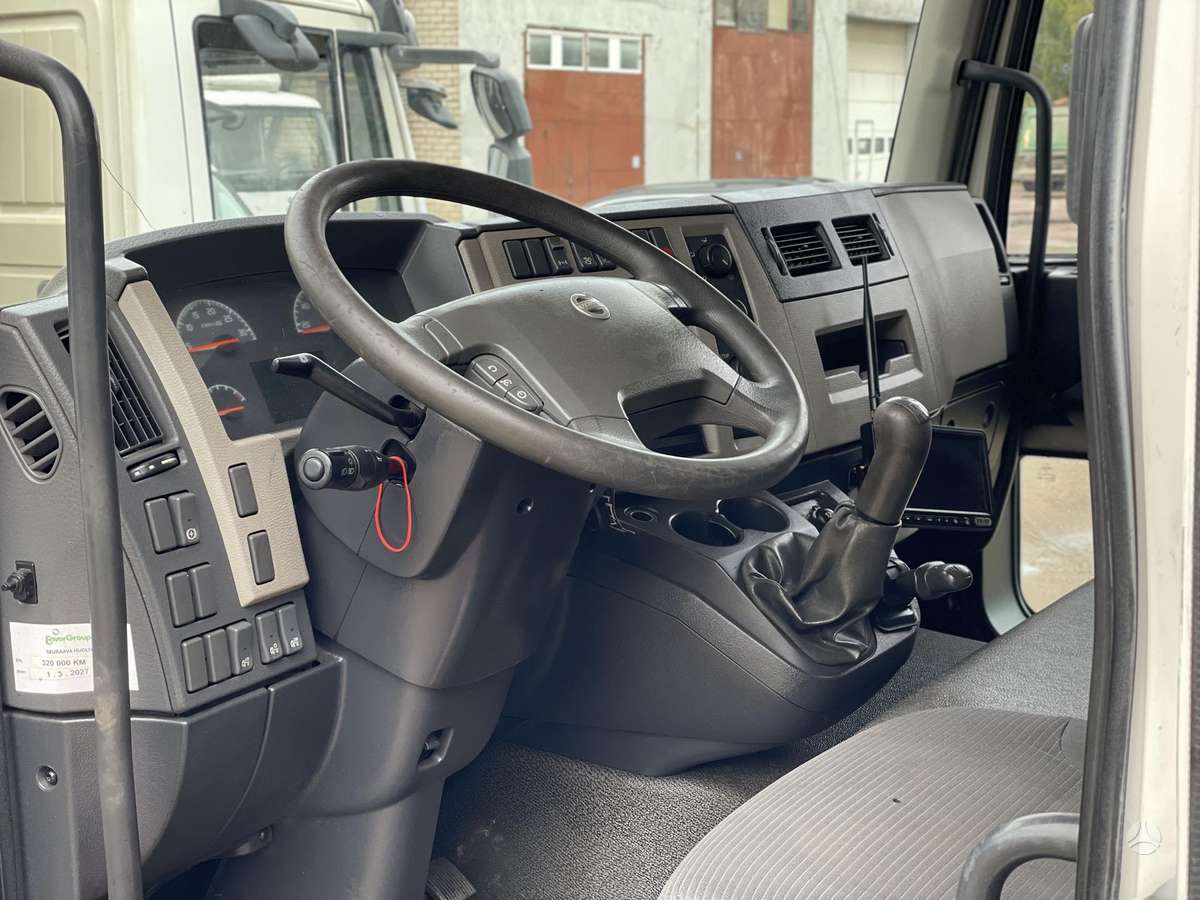 Volvo FL, box trucks / box vans