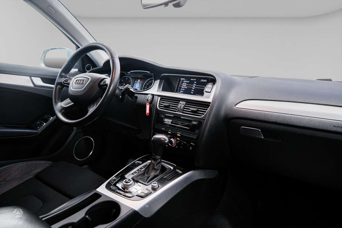 Audi A4, 2.0 l., Седан