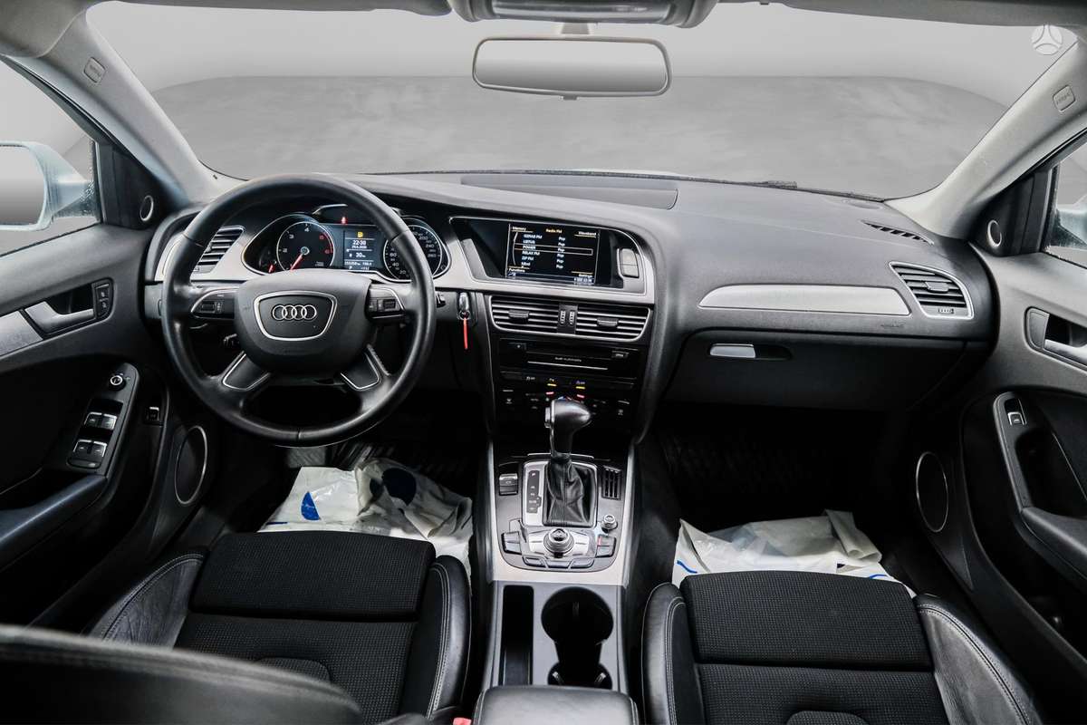 Audi A4, 2.0 l., Седан