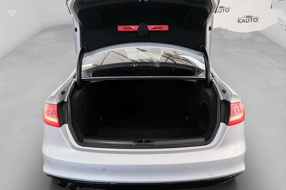 Audi A4, 2.0 l., Седан