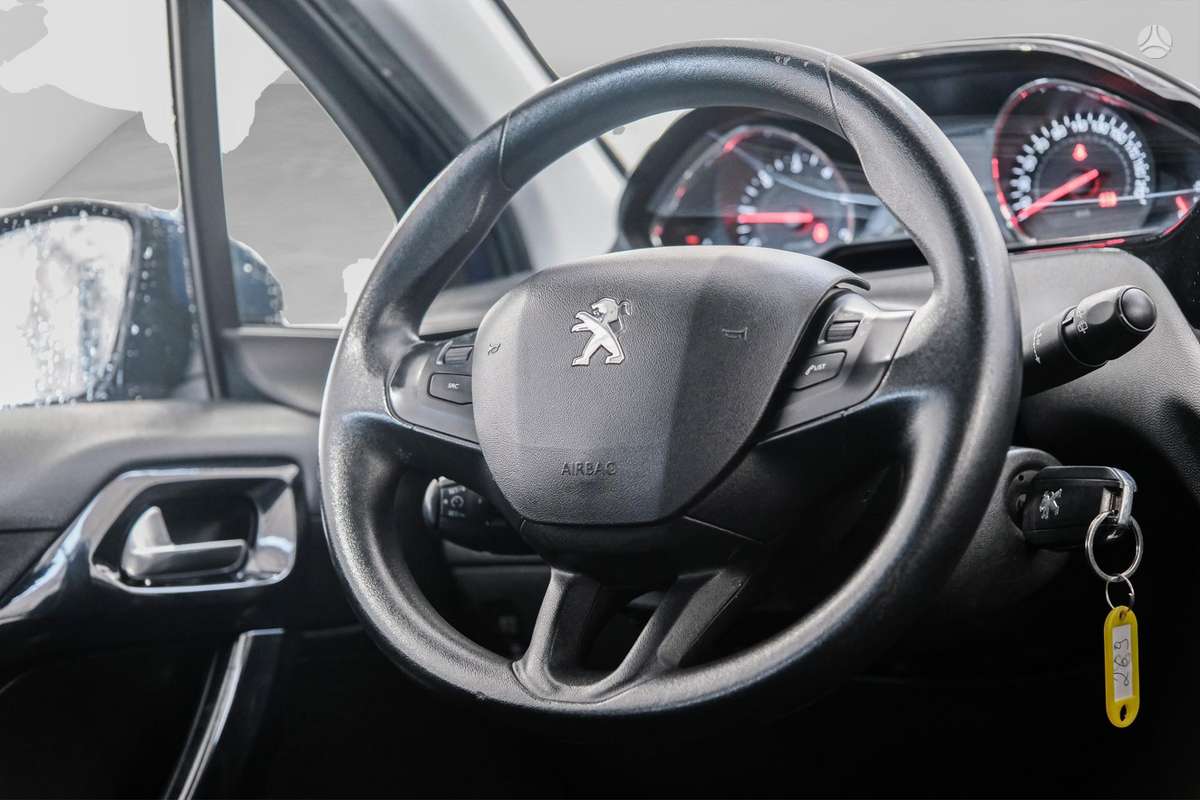 Peugeot 208, 1.6 l., hatchback