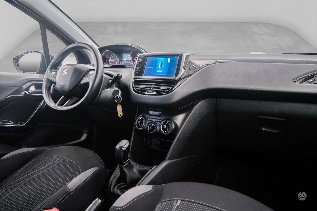 Peugeot 208, 1.6 l., hatchback