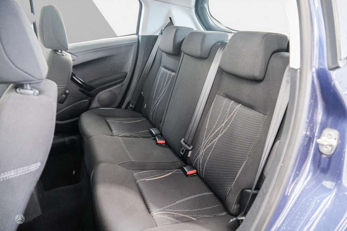 Peugeot 208, 1.6 l., hatchback