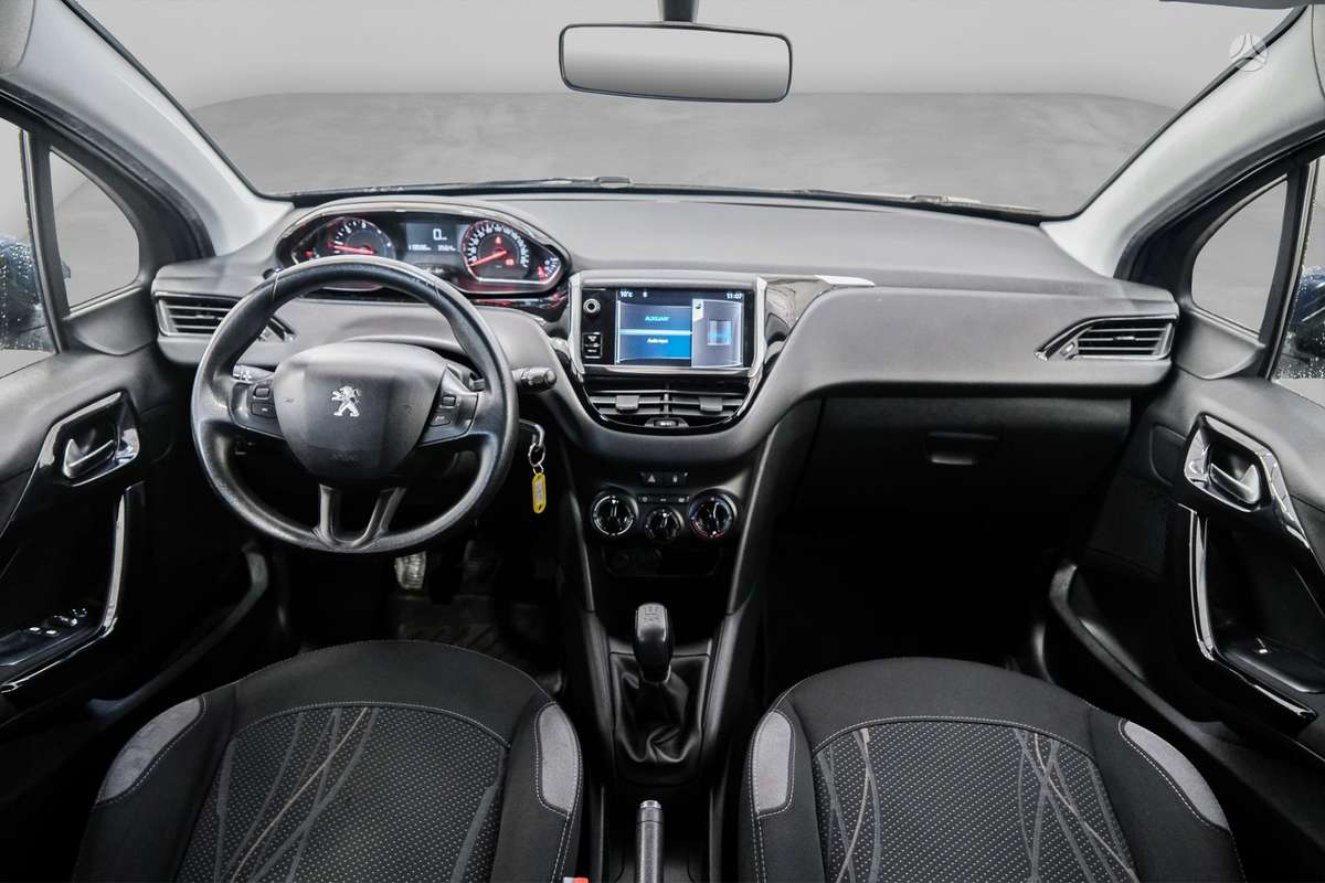 Peugeot 208, 1.6 l., hatchback