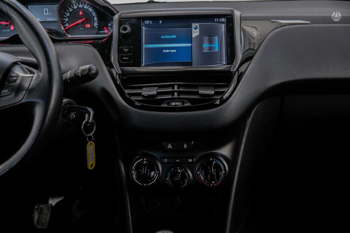 Peugeot 208, 1.6 l., hatchback
