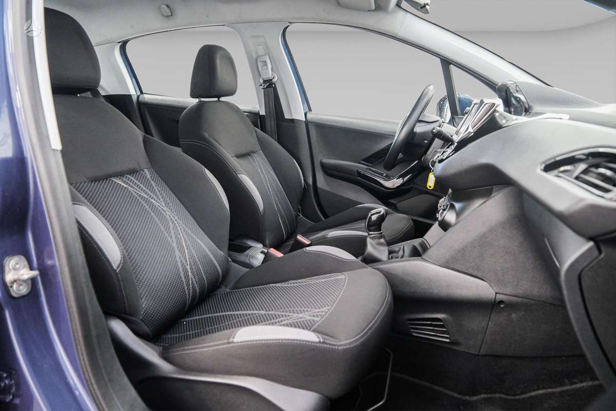 Peugeot 208, 1.6 l., hatchback