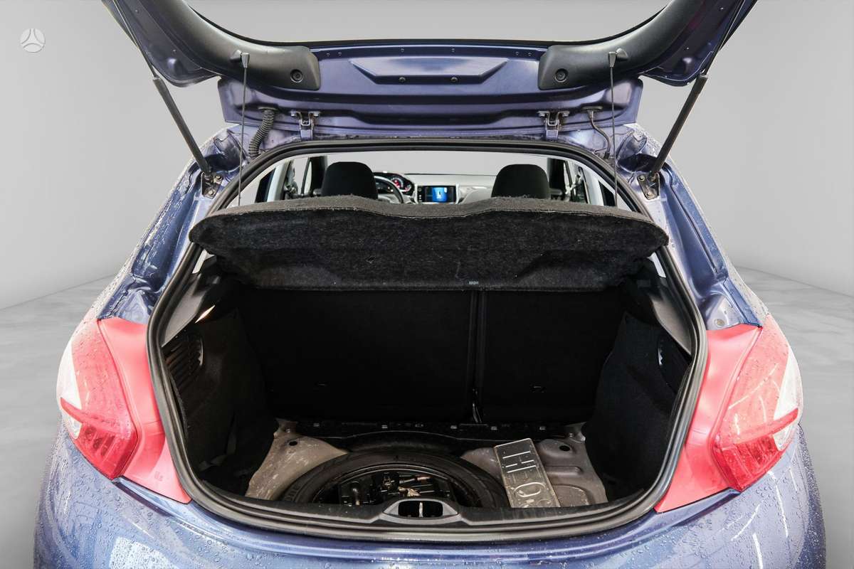 Peugeot 208, 1.6 l., hatchback