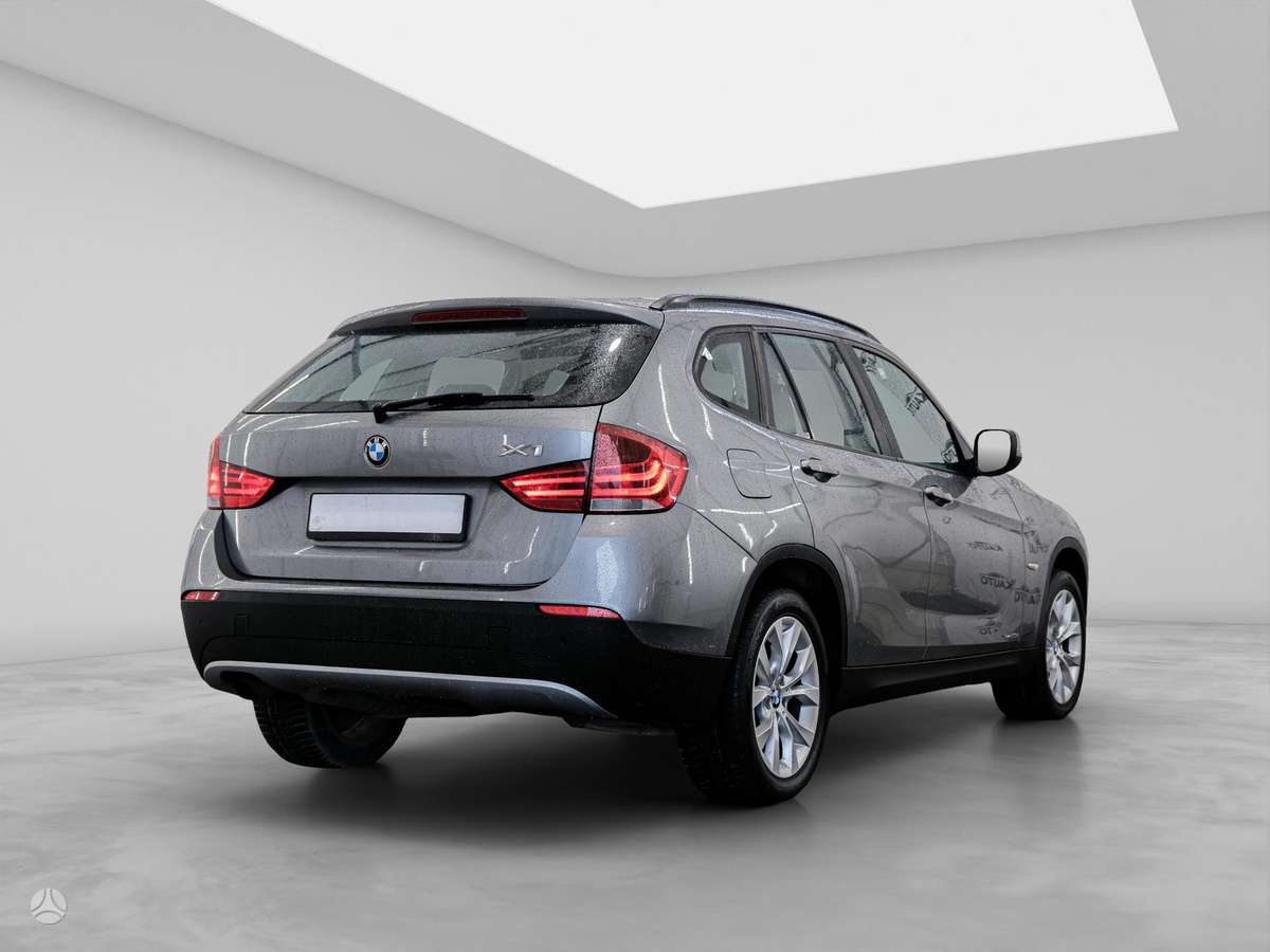 BMW X1, 2.0 l., off-road / crossover