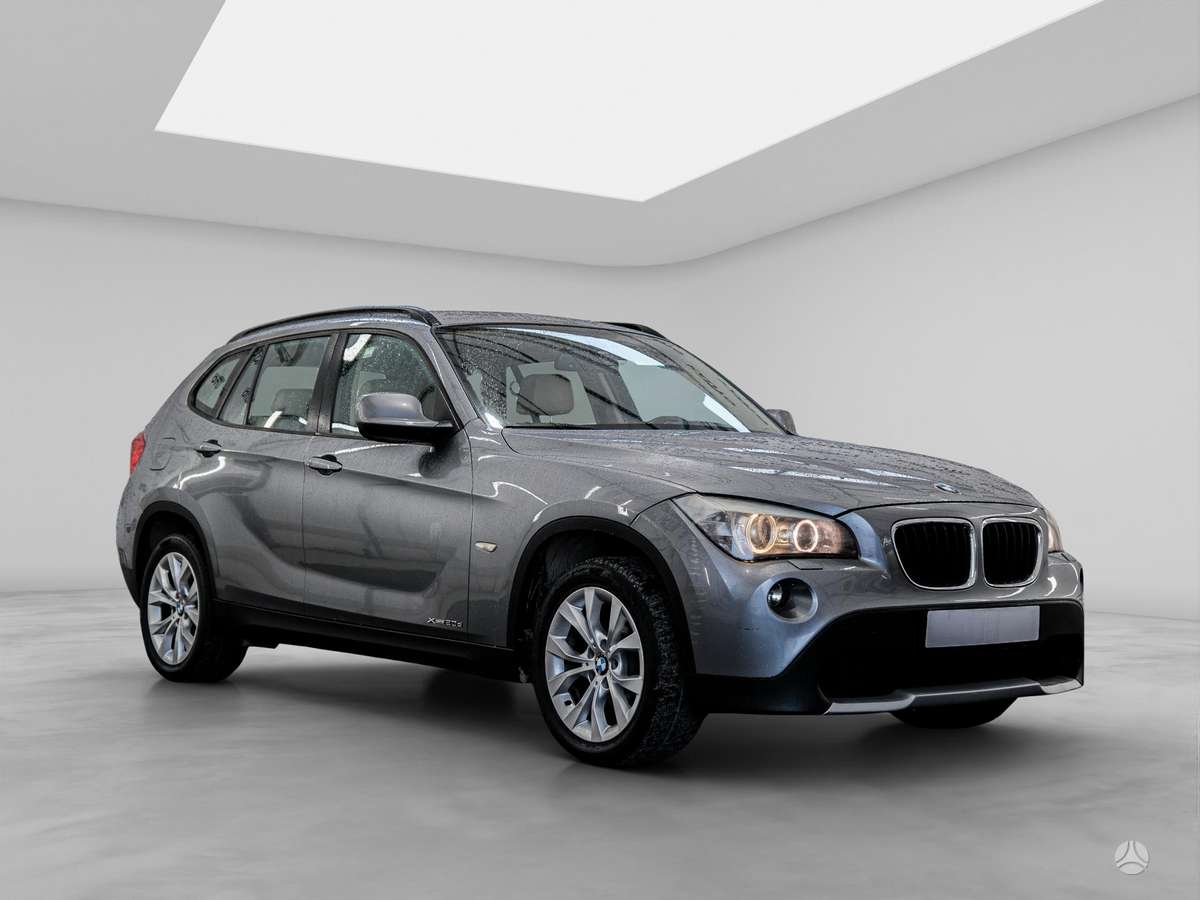 BMW X1, 2.0 l., off-road / crossover