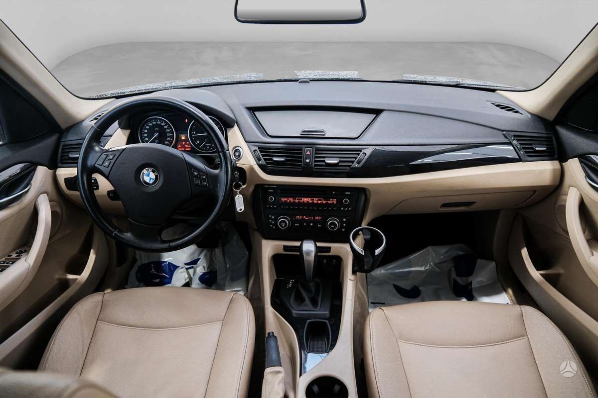 BMW X1, 2.0 l., off-road / crossover