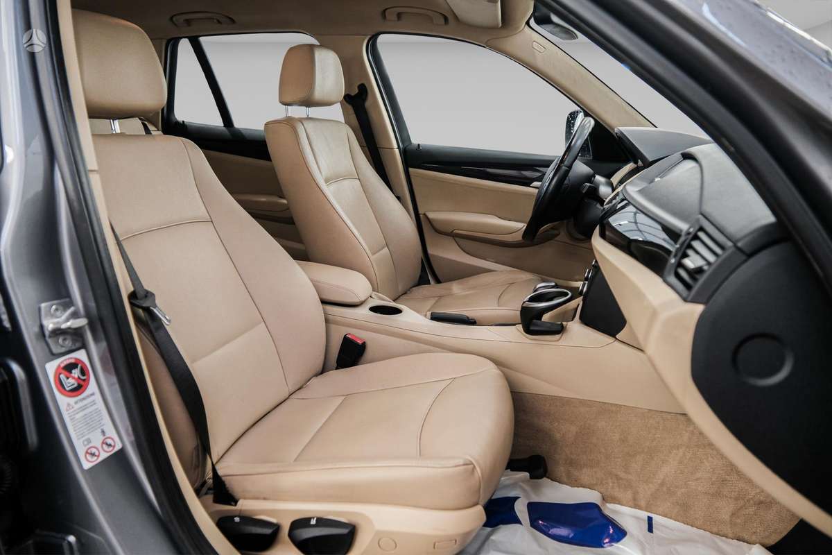 BMW X1, 2.0 l., off-road / crossover