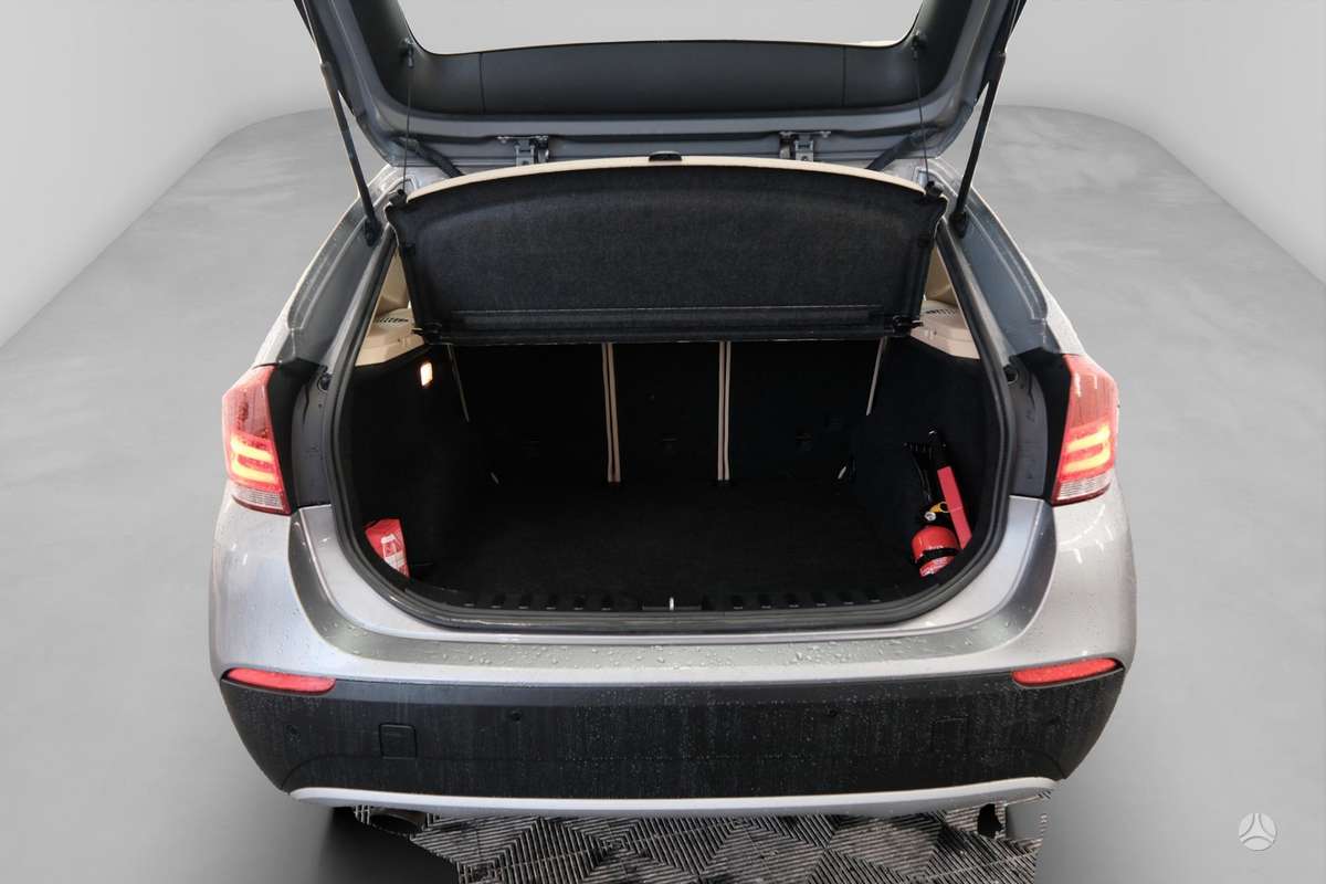 BMW X1, 2.0 l., off-road / crossover