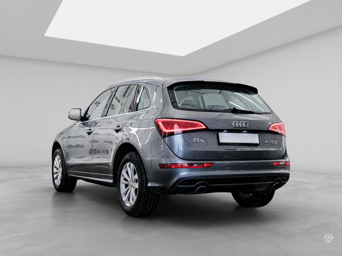 Audi Q5, 2.0 l., off-road / crossover